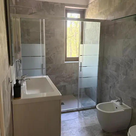 Vicino Al Fiume Erro Apartman *